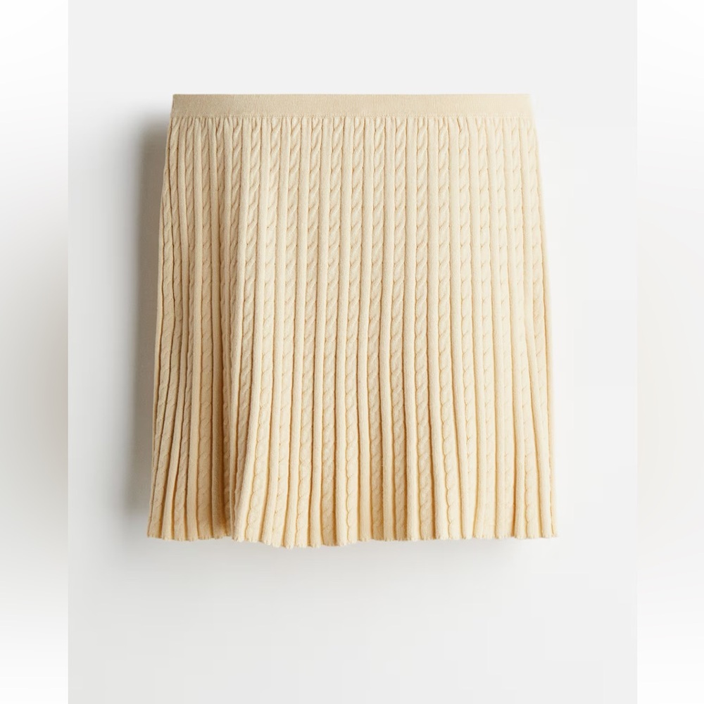 H&M butter pale yellow cable knit sweater mini skirt, elastic waistband, stretch